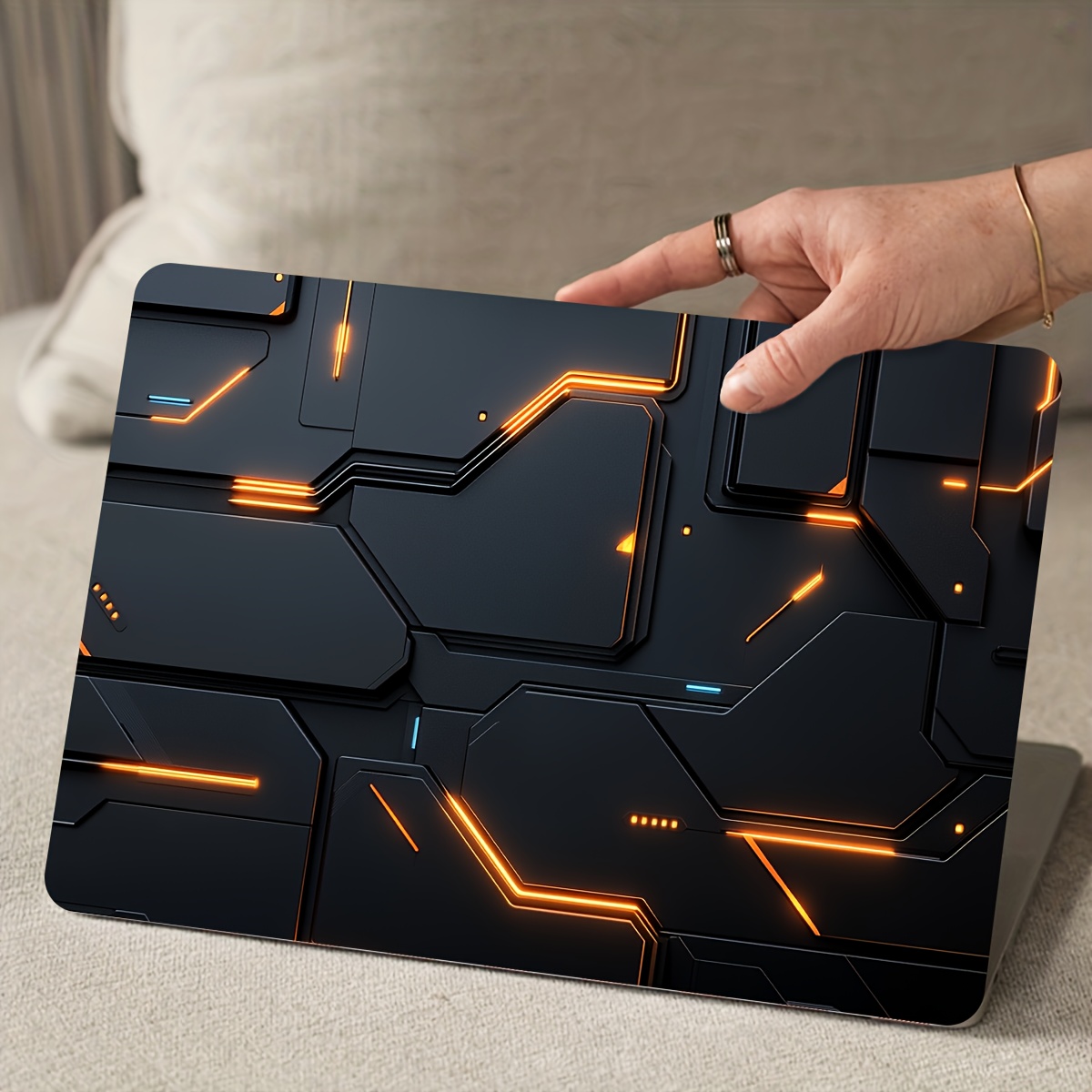 قطعتان من ملصقات الكمبيوتر الم - مراجعة Victus Laptop Accessories وسعره